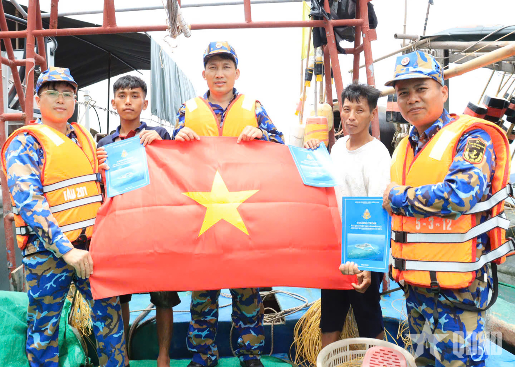 Bám biển, làm tốt công tác tuyên truyền pháp luật